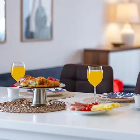 Rory Apartman *